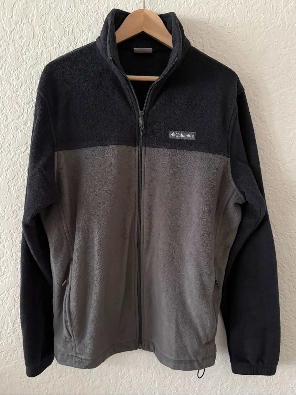 Columbia Two-Tone Black and Gray Full-Zip Fleece Jacket